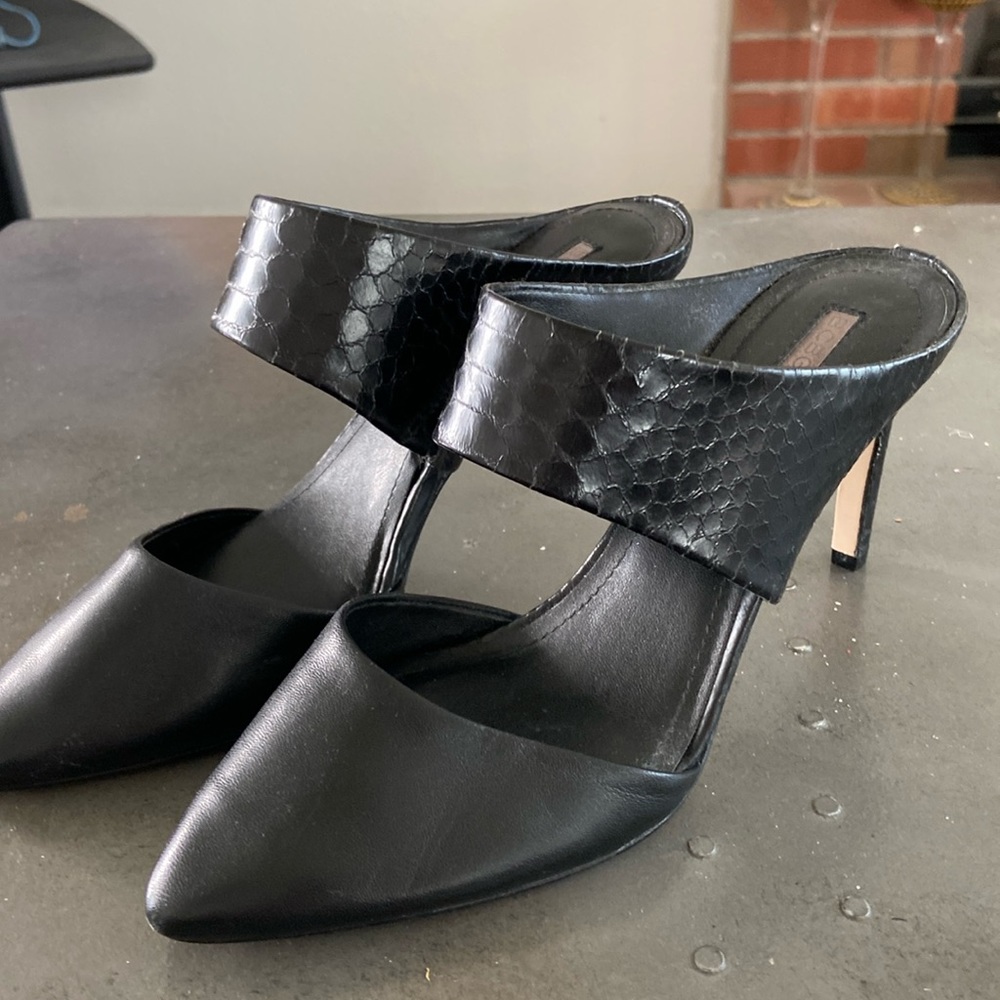 Slip on mules with 4 inch heels. Great with wide legged jeans.